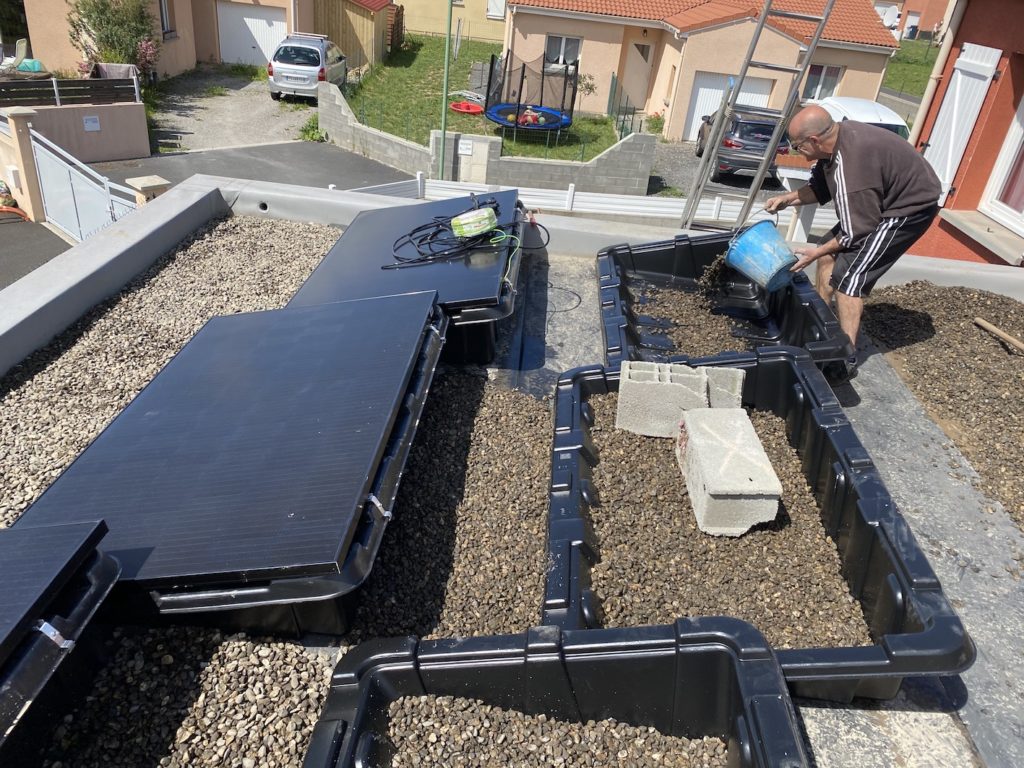 fixation panneau solaire toit plat