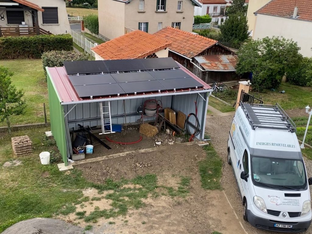 panneau solaire sur un toit plat à Sainte-Florine