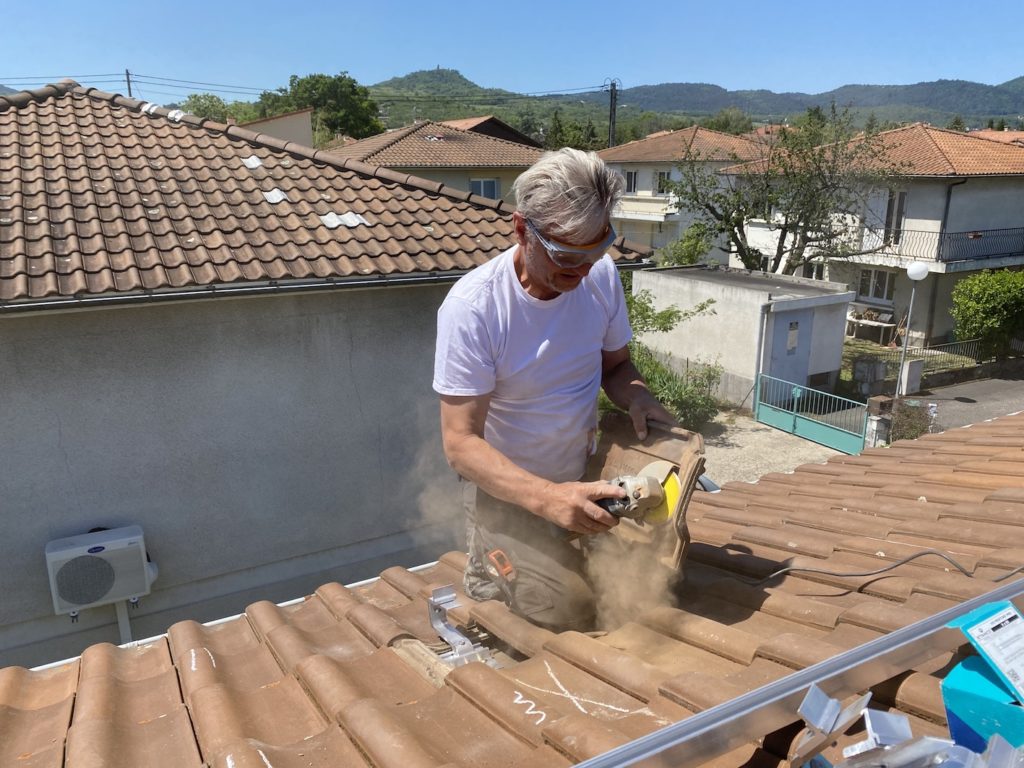 meulage des tuiles panneau solaire